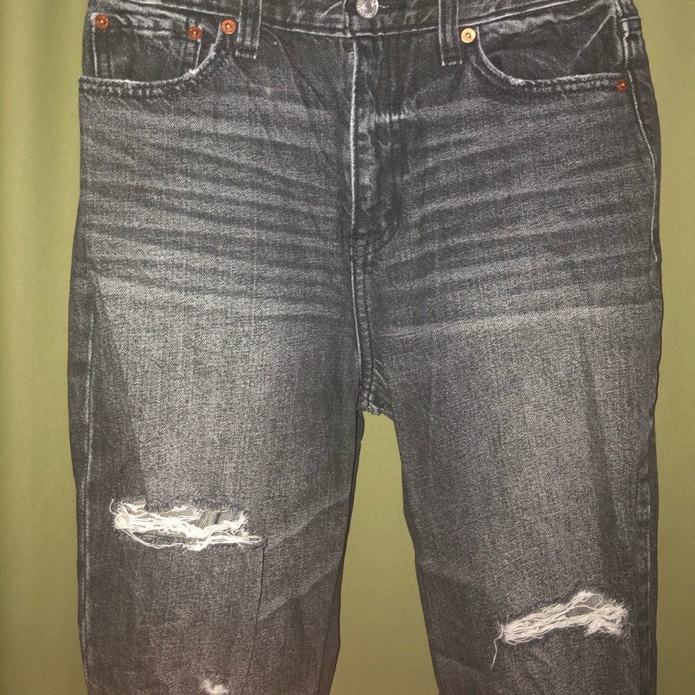 Annie girlfriend Abercrombie jeans